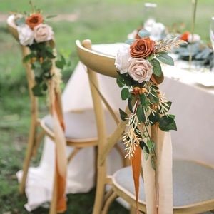 16 pack Lings Moment isle chair clips arrangement